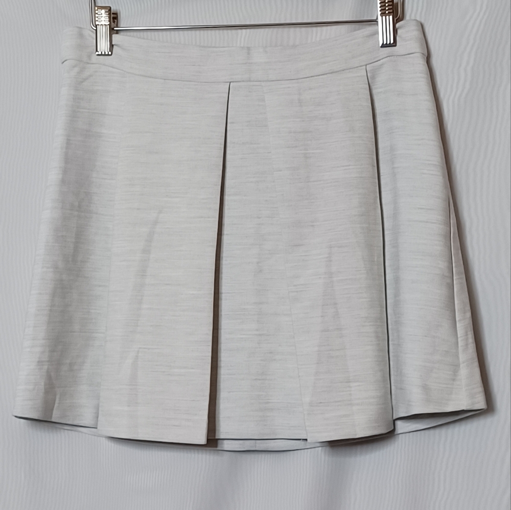 Ming Women's Pleated Front Cream Mini Skirt. Size 4
